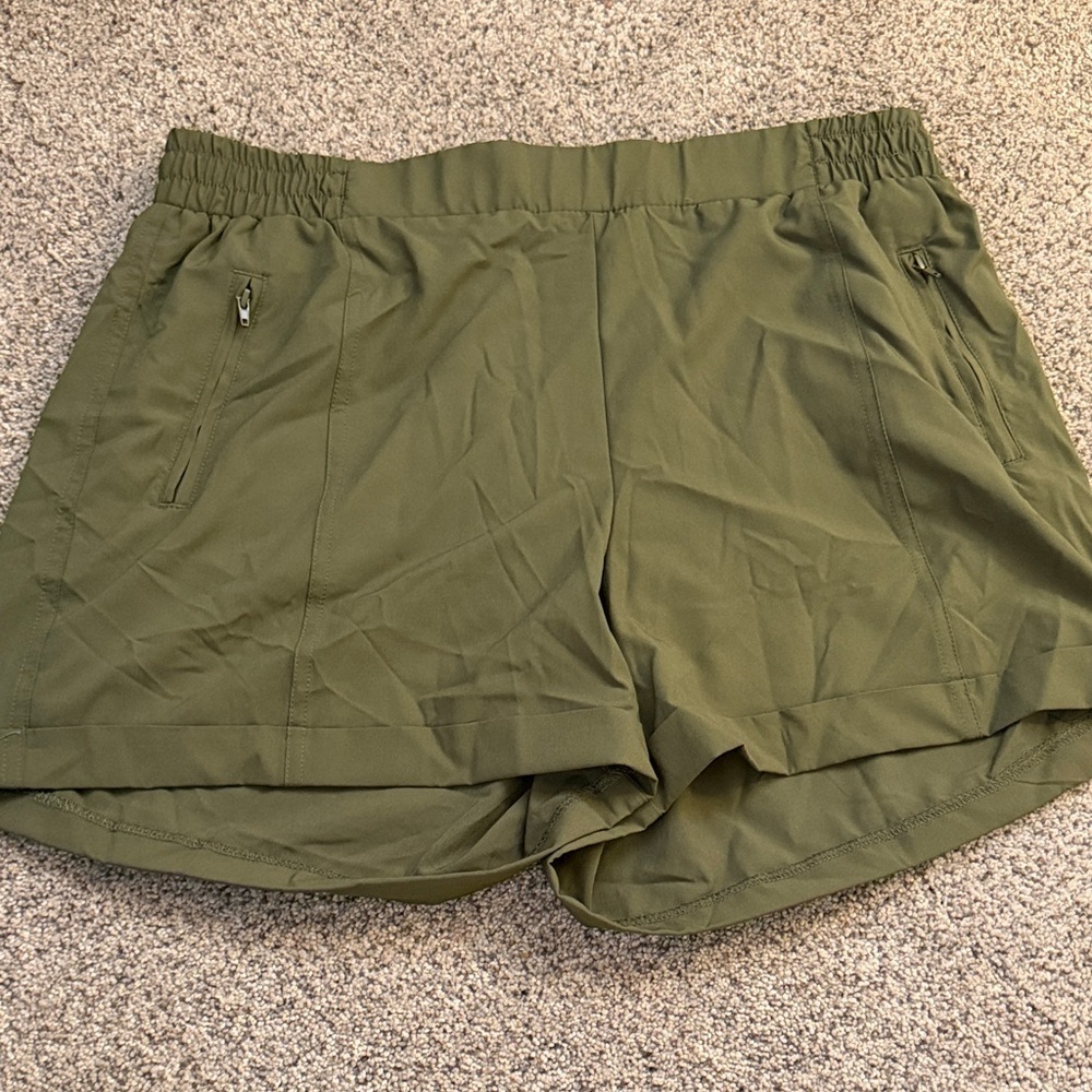 Old navy olive green shorts size large nwt